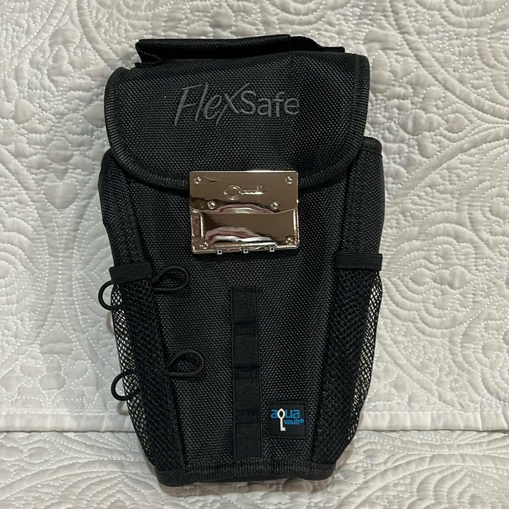Aqua Vault Flexsafe,‎ never used